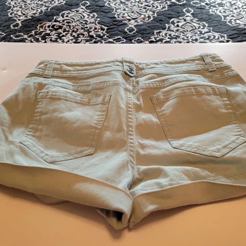 Life in Progress Denim Shorts - Picture 12 of 16